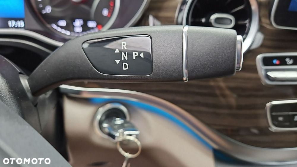 Mercedes-Benz Klasa V 300 d 4-Matic Exclusive 9G-Tronic (d³ugi) - 18