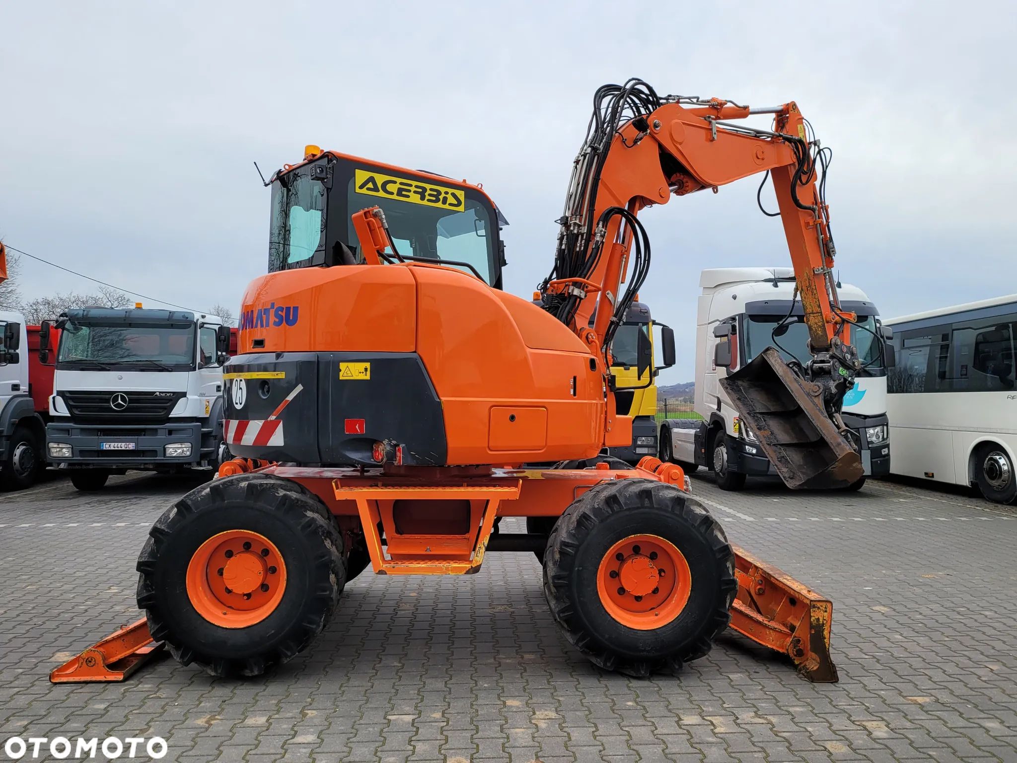 Komatsu PW98 MR8 / SPROWADZONA Z FRANCJI / 6 880 MTH / 2014 ROK / - 1