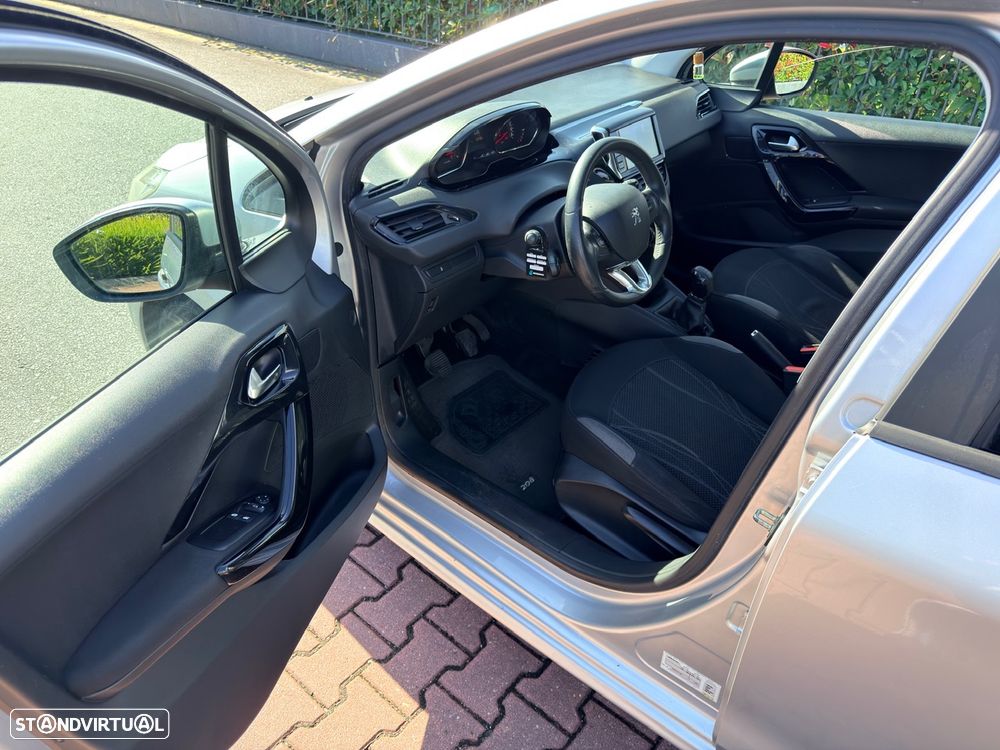 Peugeot 208 1.2 PureTech Allure - 10