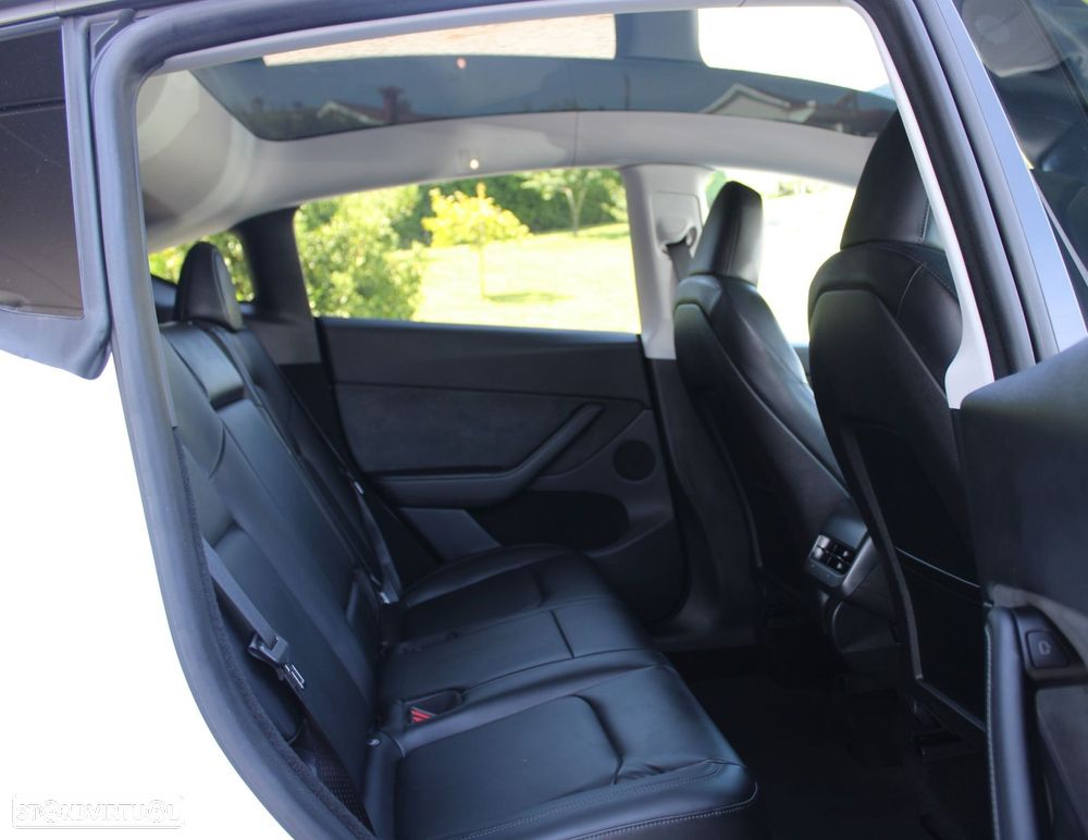 Tesla Model Y Long Range Dual Motor AWD - 35
