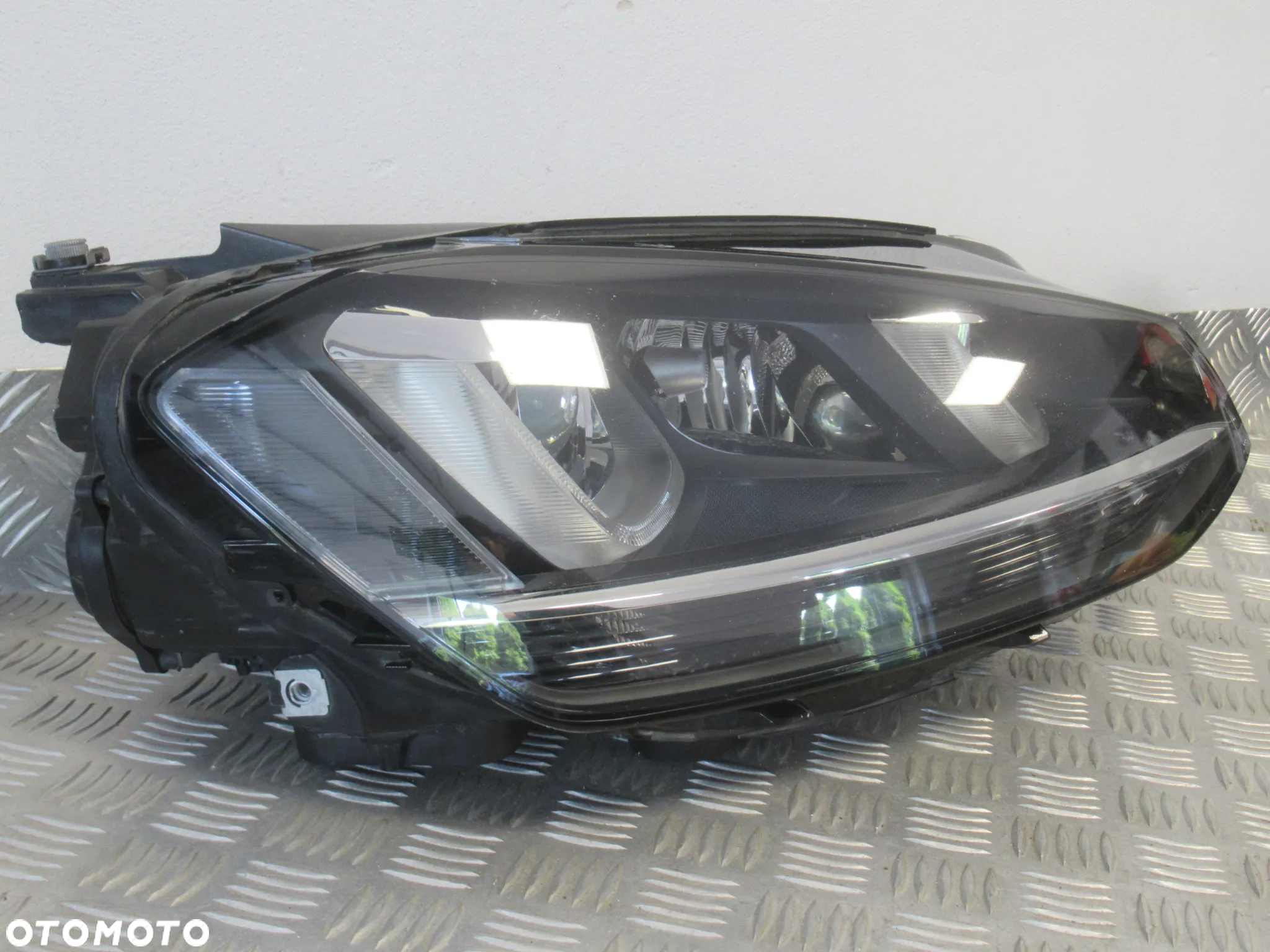 LAMPA PRZEDNIA PRZÓD PRAWA VW GOLF VII 7 5G1 BI-XENON 2012-2016 rok - 3