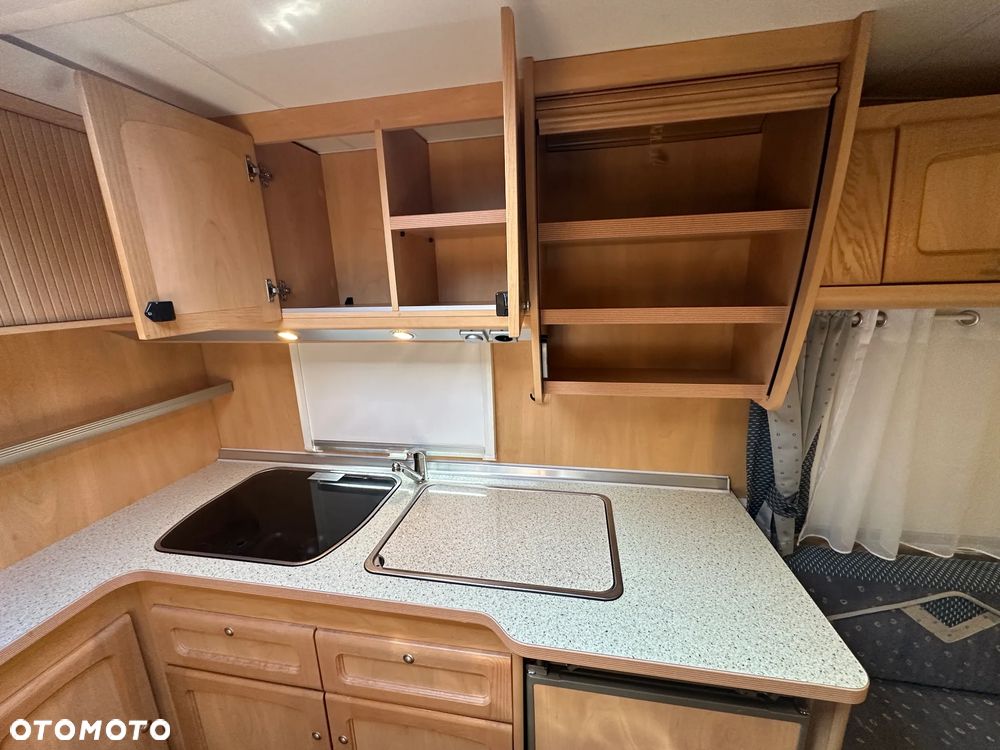Burstner 500 VENTANA z napędem i markizą kasetową THULE. - 23