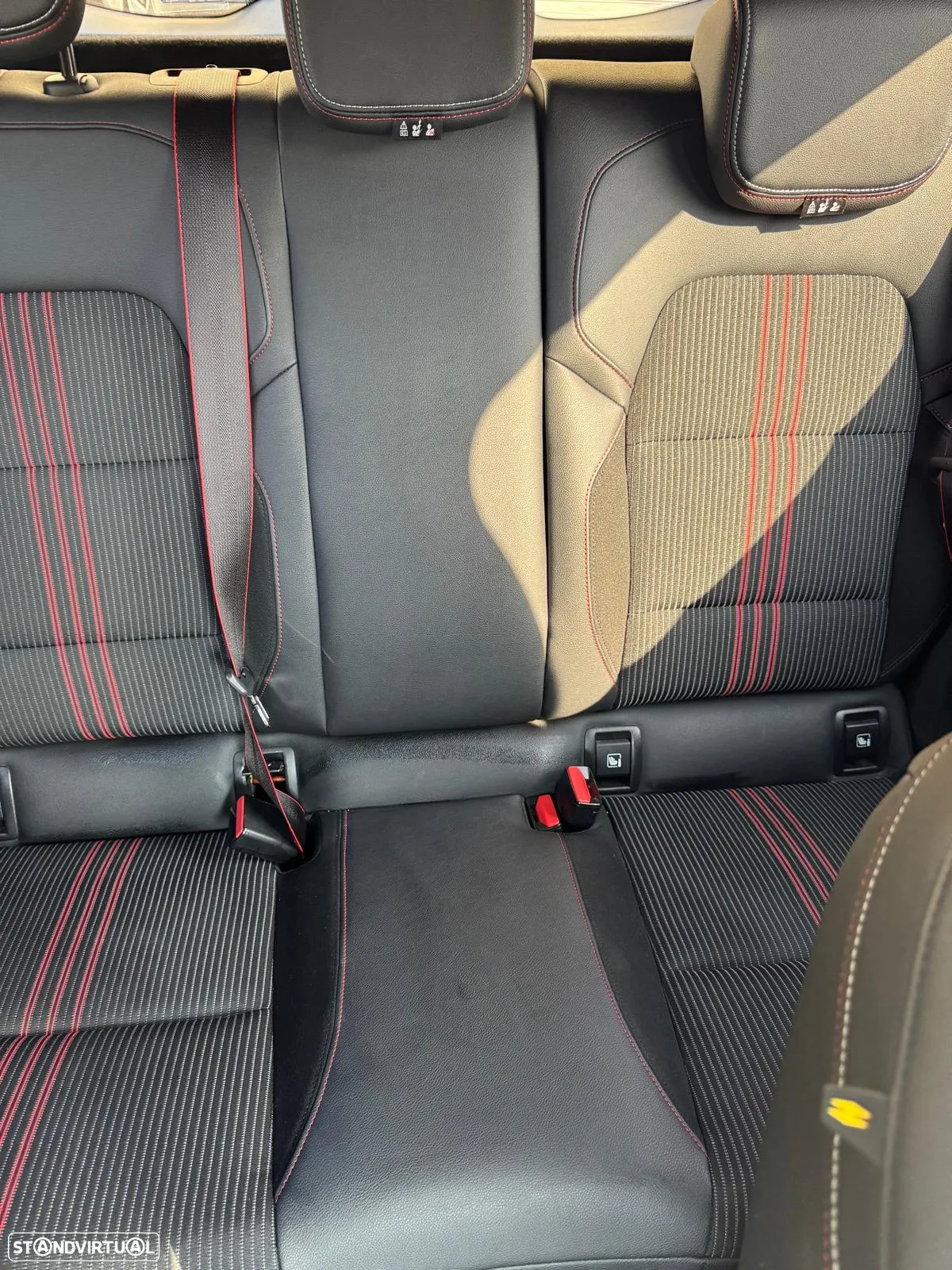 Renault Clio 1.0 TCe RS Line - 18