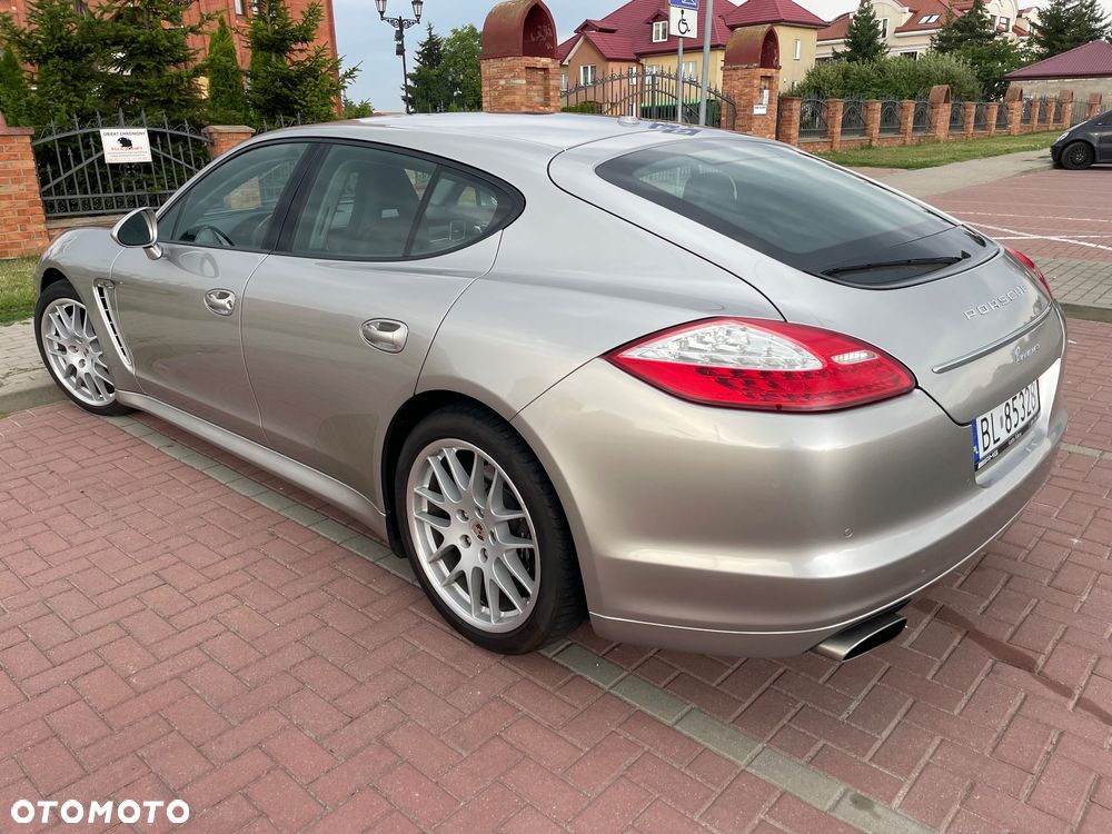 Porsche Panamera - 4