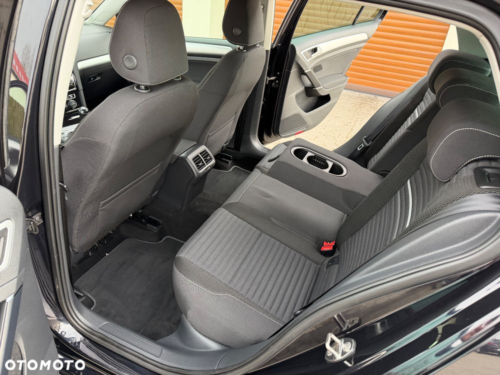 Volkswagen Golf - 27