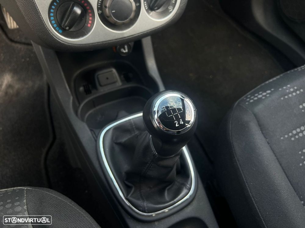 Opel Corsa 1.2 - 9