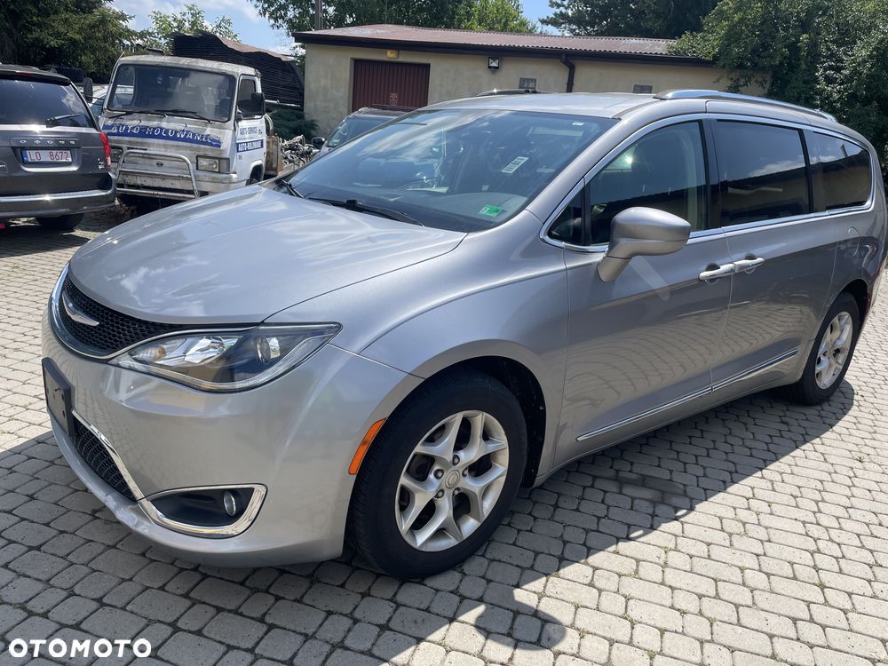 Chrysler Pacifica - 3
