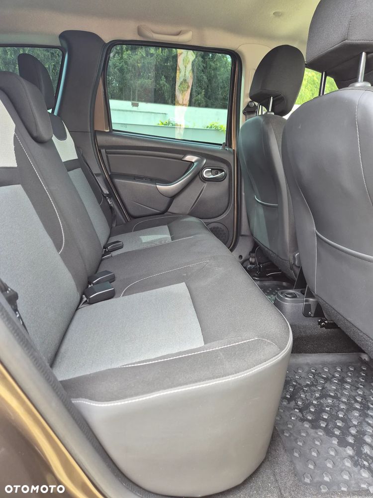 Dacia Duster 1.6 SCe Laureate S&S - 14