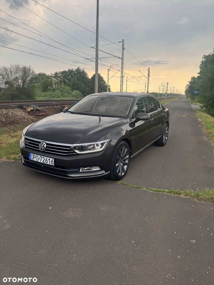 Volkswagen Passat - 1