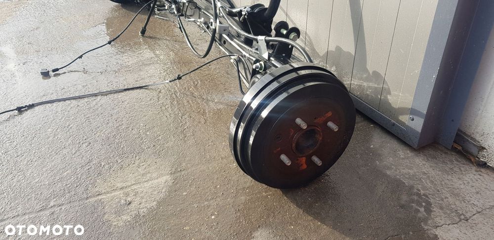 zawieszenie tylne do nissan nv 200 - 2