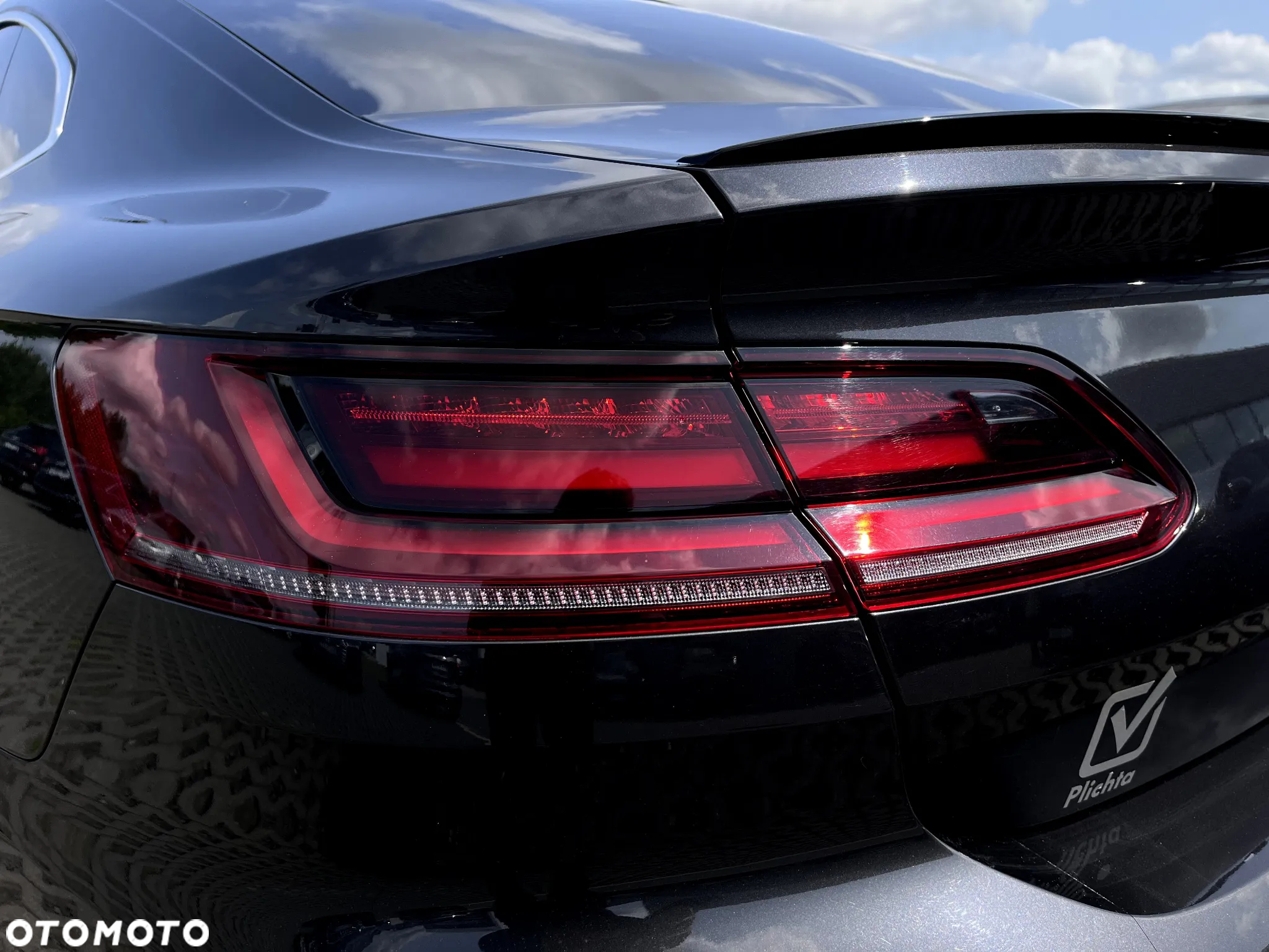 Volkswagen Arteon 2.0 TDI SCR R-Line DSG - 32