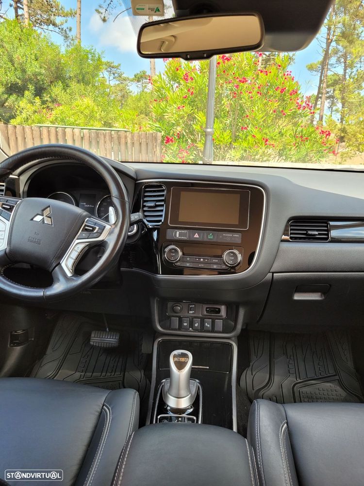 Mitsubishi Outlander 2.0 Instyle Navi - 10