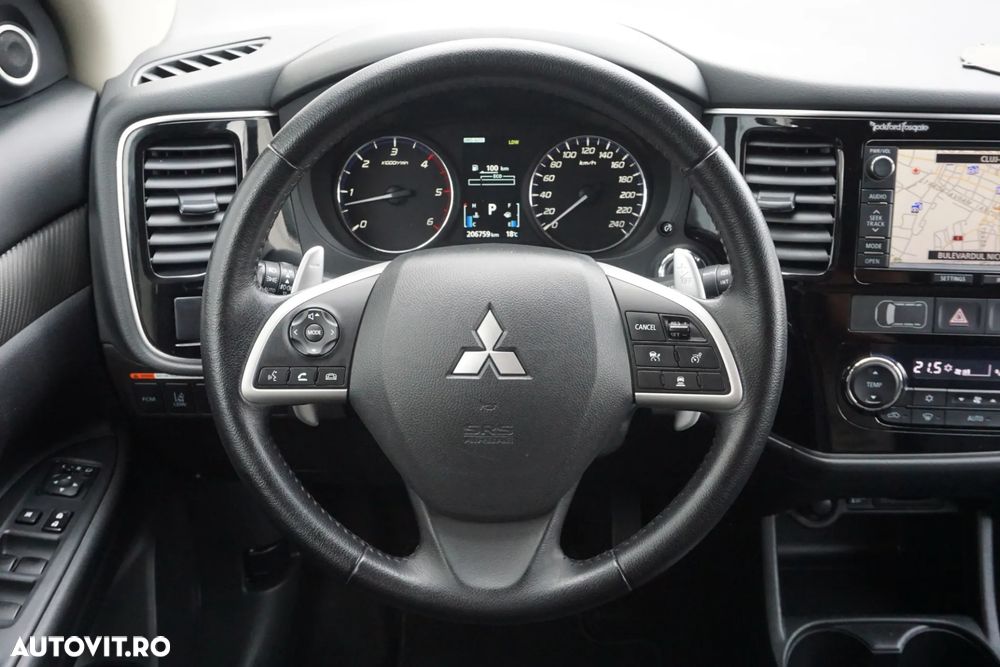 Mitsubishi Outlander 2.2 DI-D 4WD Automatik Instyle - 30