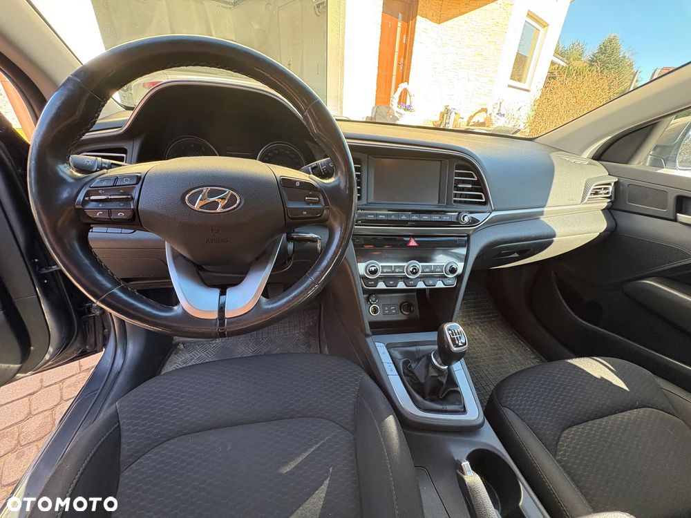 Hyundai Elantra 1.6 Comfort Premiere - 14