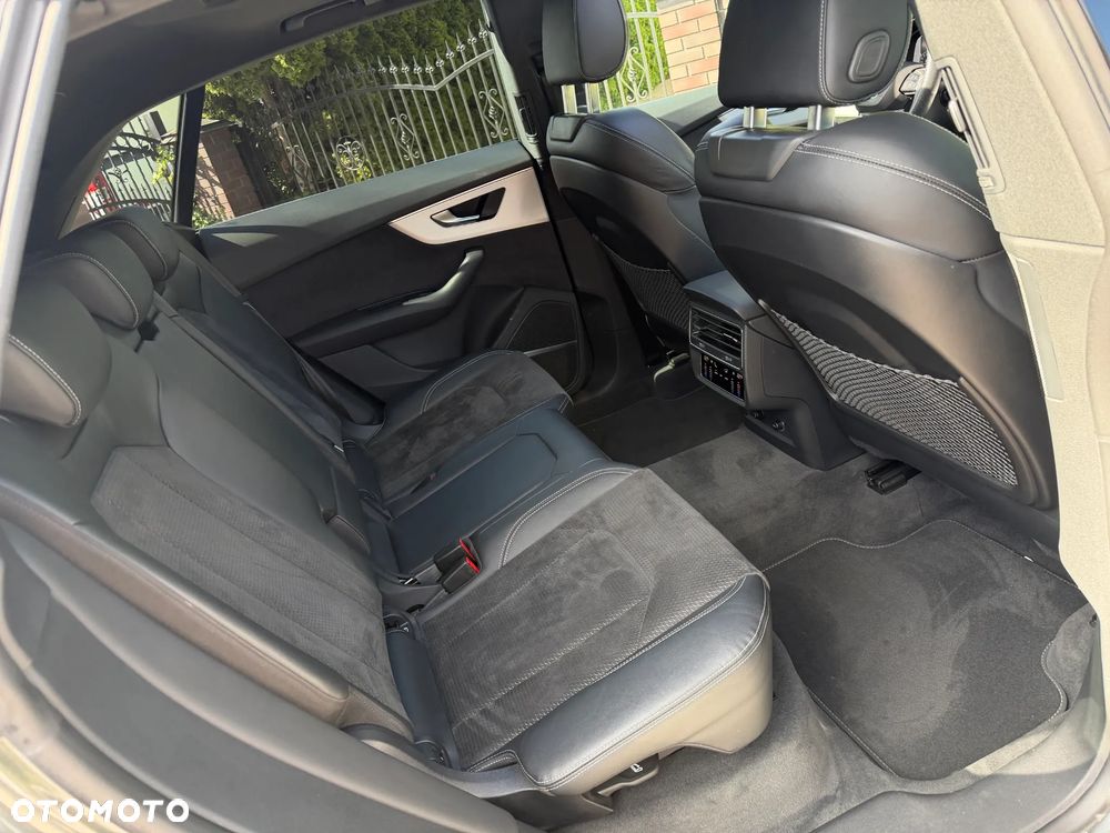 Audi Q8 55 TFSI mHEV Quattro Tiptronic - 33
