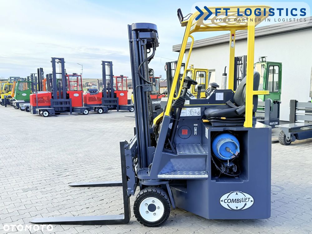 Combilift WÓZEK CZTEROKIERUNKOWY - WIELOKIERUNKOWY | COMBILIFT CB3000 | GAS | TRIPLEX 4900MM | WOLNY SKOK | POZYCJONER WIDEŁ | PRZESUW WIDEŁ | STAN IDEALNY | Szeroka oferta wózków czterokierunkowych i bocznych, dopasowanych do różnorodnych potrzeb i zastosowań - 10