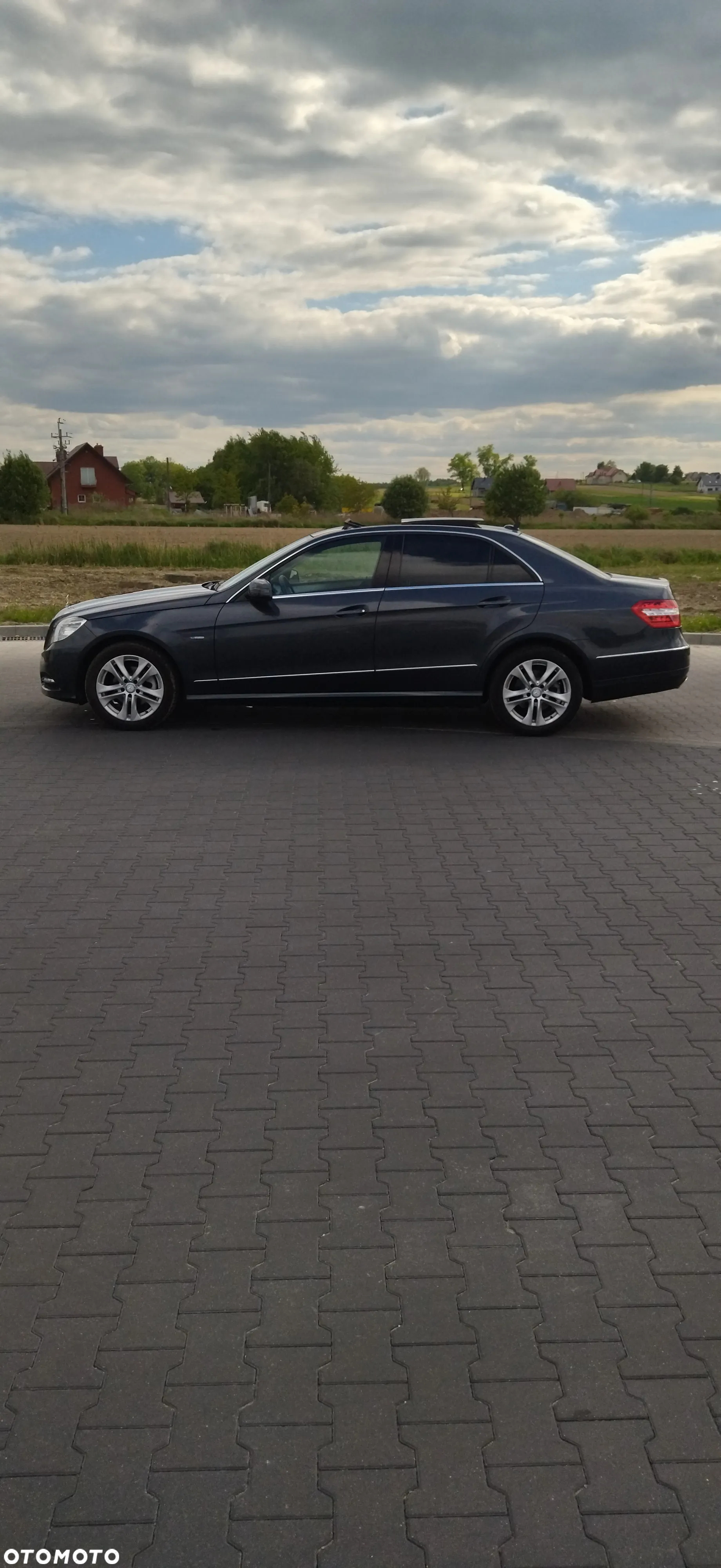 Mercedes-Benz Klasa E 200 CDI BlueEff Avantgarde - 3