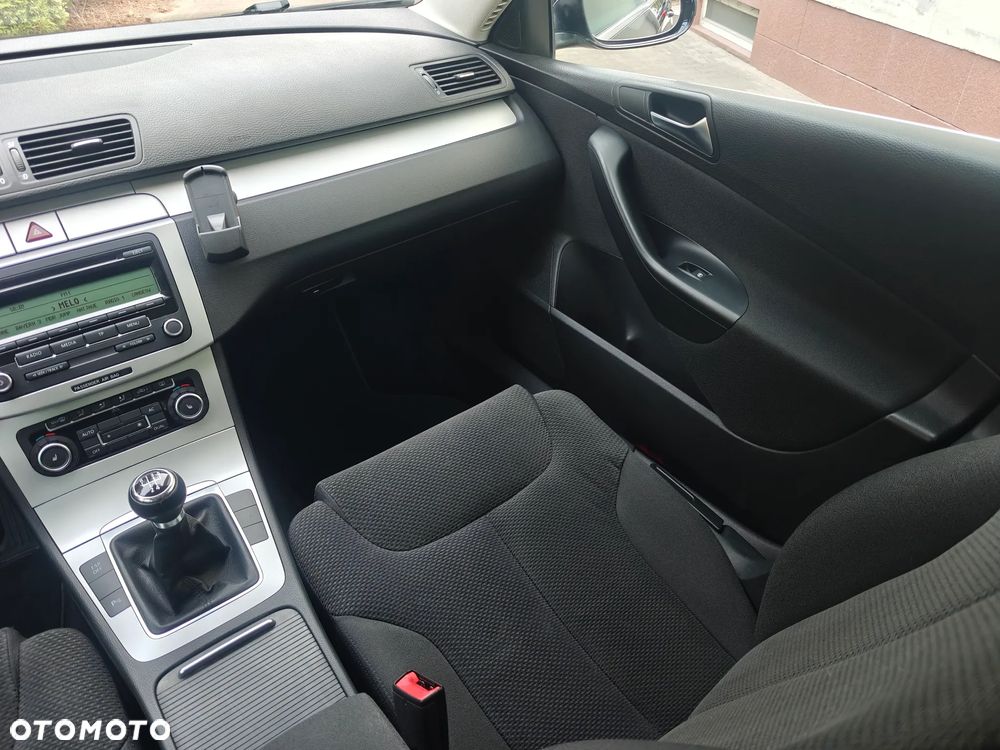 Volkswagen Passat 1.6 Comfortline - 18