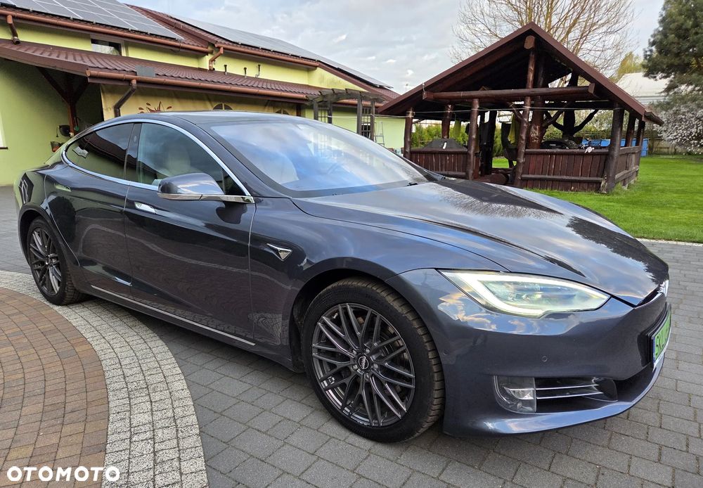 Tesla Model S - 14