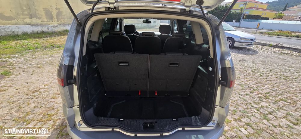 Ford S-Max 2.2 TDCi DPF Titanium - 12