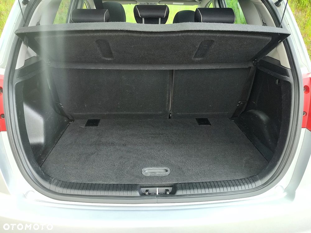Kia Venga 1.4 CVVT ISG Vision - 27