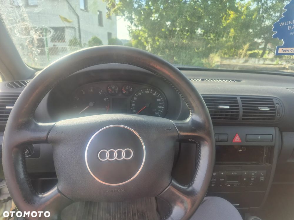 Audi A3 1.6 Ambiente - 12