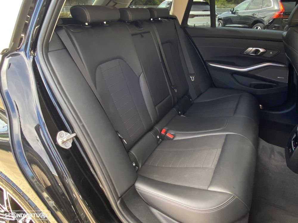 BMW 320 d Aut. Sport Line - 40