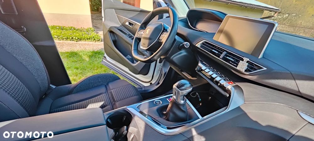 Peugeot 3008 1.2 PureTech Allure S&S - 16