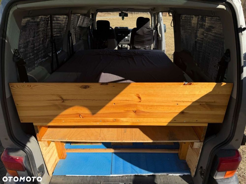 Volkswagen Caravelle - 16