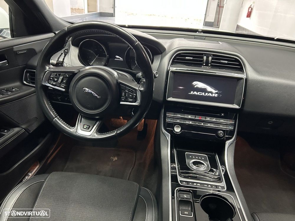 Jaguar XE 2.0 D R-Sport Aut. - 9