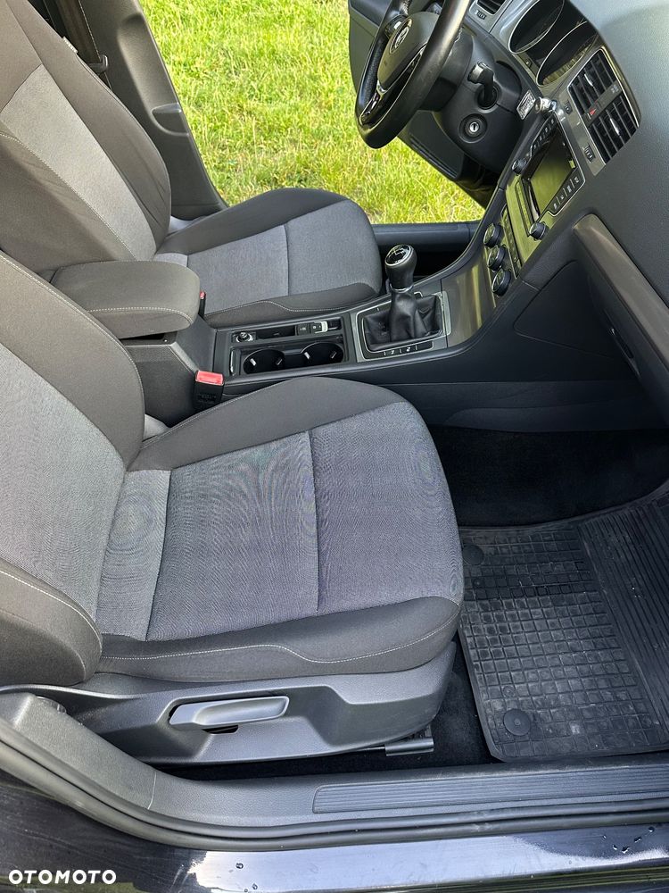 Volkswagen Golf - 29