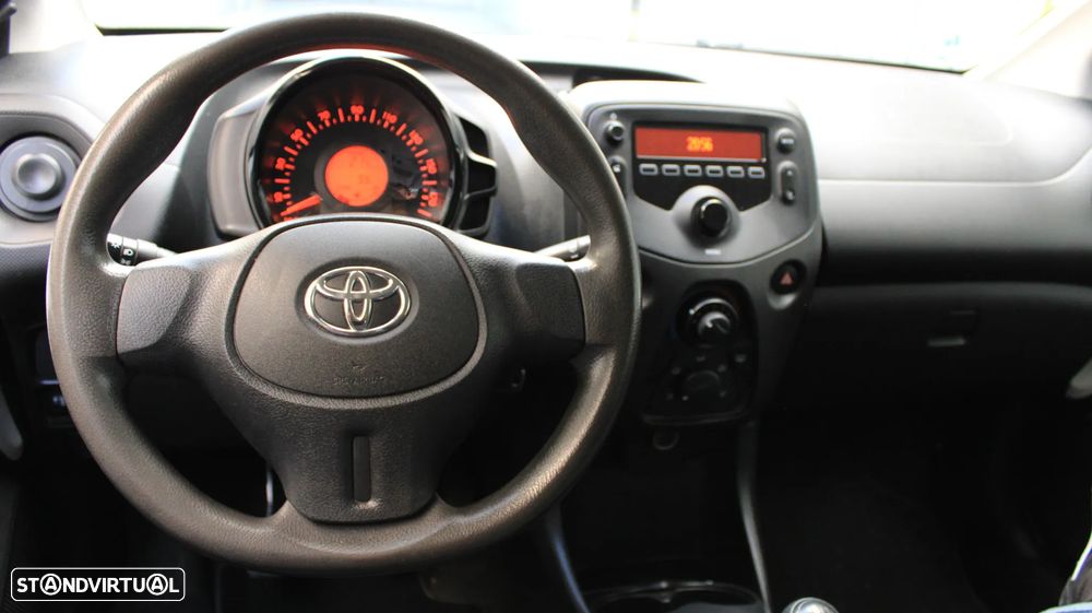 Toyota Aygo x-play - 16