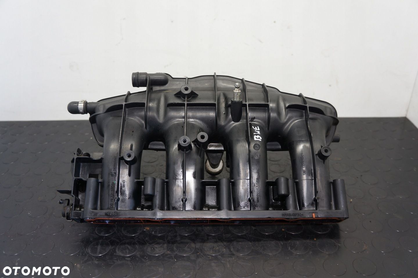 KOLEKTOR SSĄCY AUDI A4 B7 SEAT EXEO 2,0TFSI 06F133201N - 1