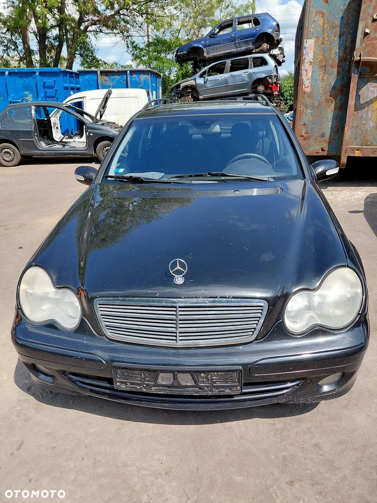 Na części: Daimlerchrysler Mercedes c 180 Rok 2002 Pojemność 1796 Moc 105 kw Benzyna - 7