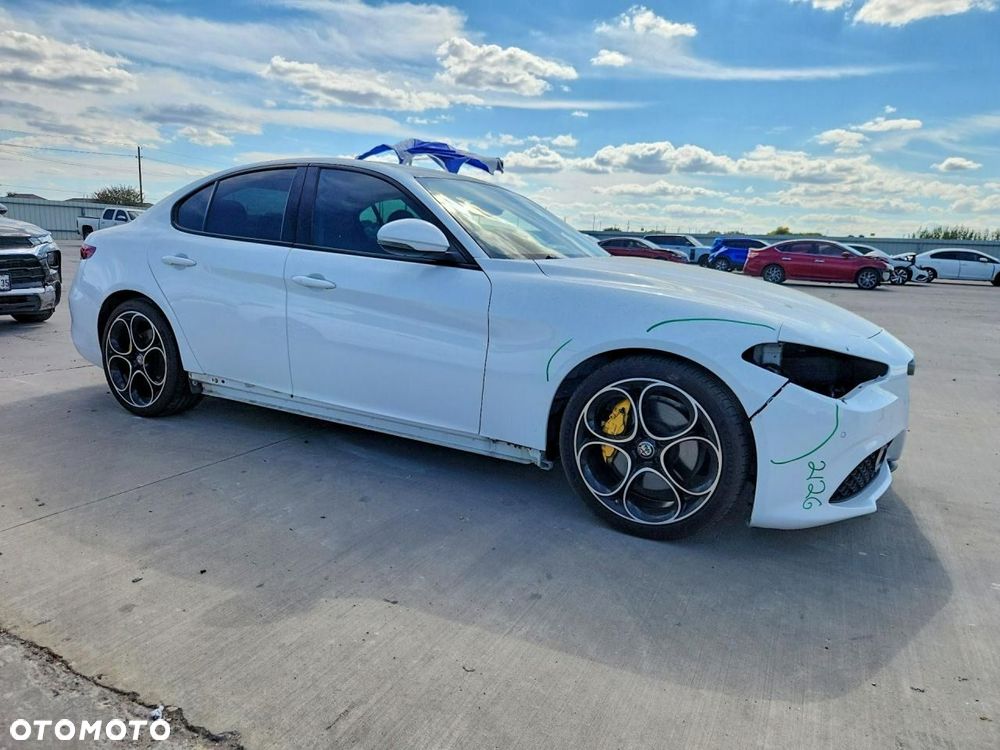 Alfa Romeo Giulia 2021 photo 3