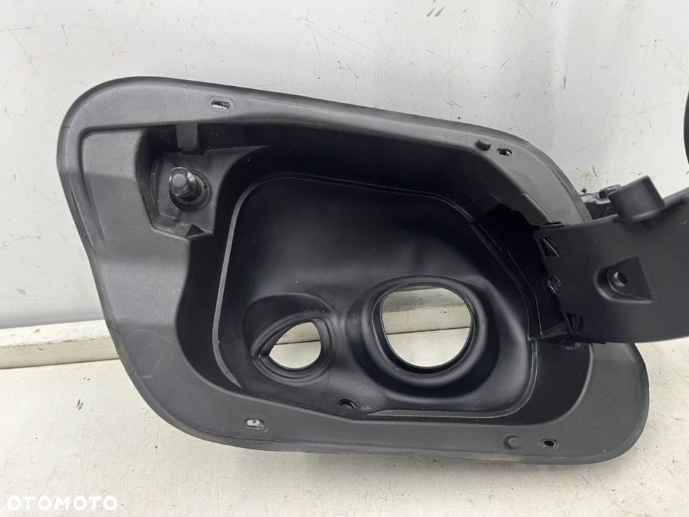 Klapka wlewu paliwa VW Touran II 5T 2015r.- 5ta809857e 5ta809799 - 3