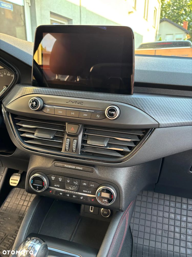 Ford Focus 1.5 EcoBoost ST-Line - 26