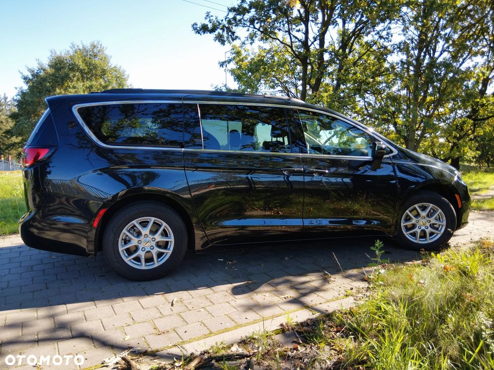 Chrysler Pacifica - 5