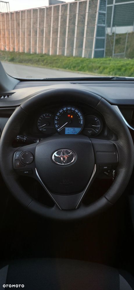 Toyota Auris 1.33 VVT-i Premium Comfort - 23