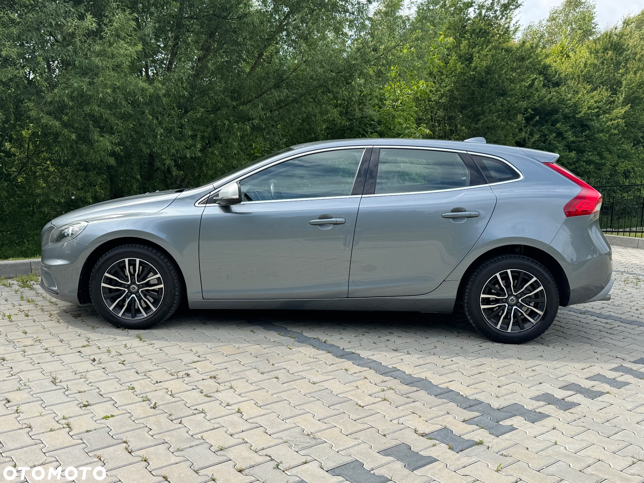 Volvo V40 D2 Drive-E R-Design Momentum - 8