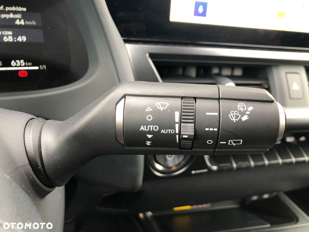 Lexus UX 300h F Sport Design - 30