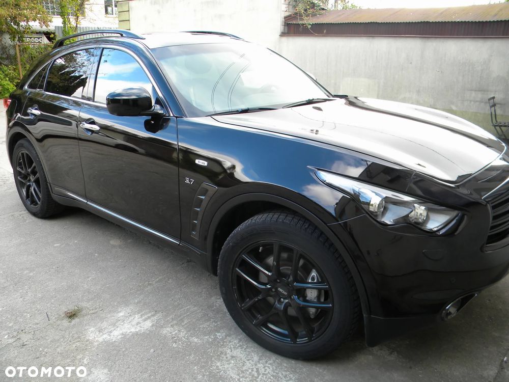 Infiniti Q70 - 2