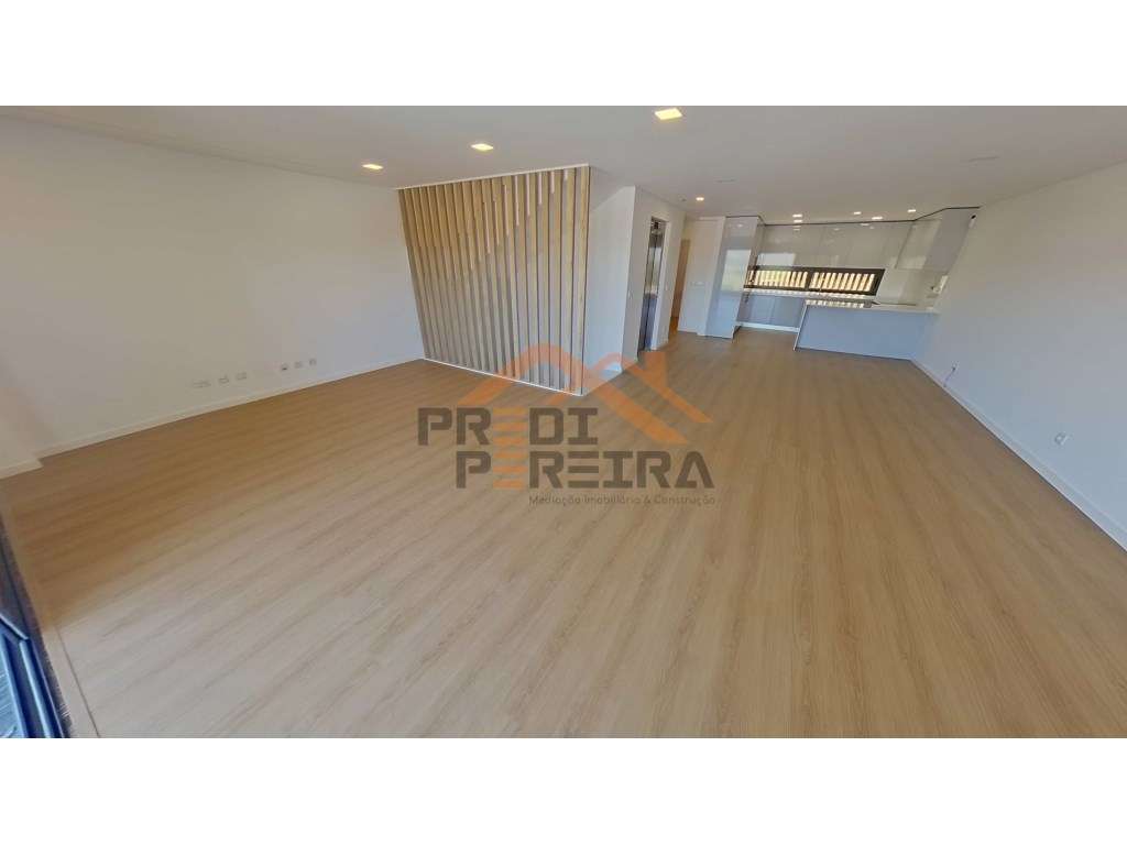 Moradia T5, com piscina, situada na Mealhada, Loures. - Grande imagem: 3/48