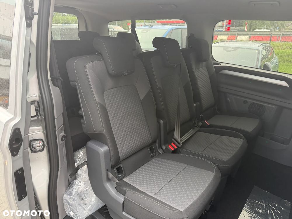 Volkswagen Caravelle - 11
