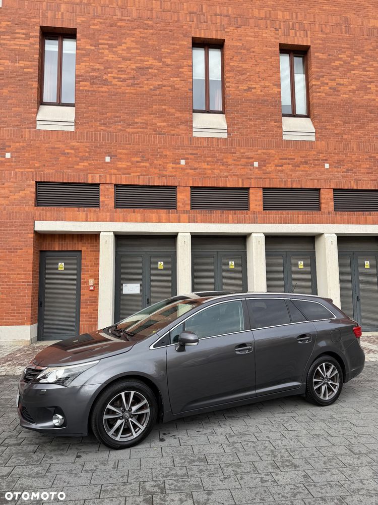 Toyota Avensis 1.8 Sol plus NAVI - 25