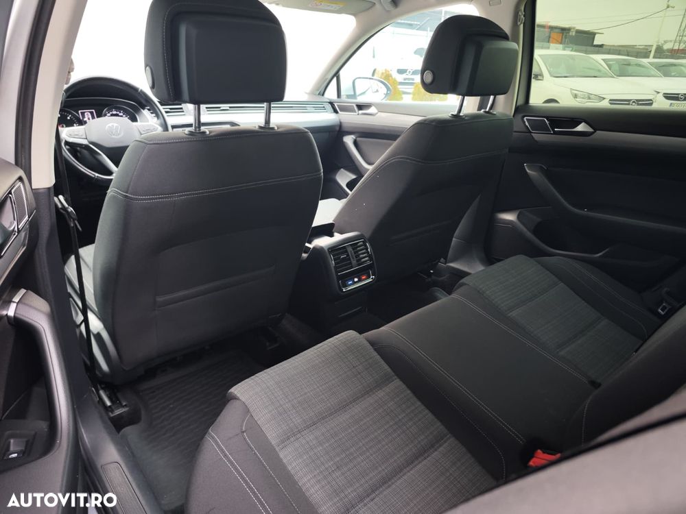 Volkswagen Passat - 10