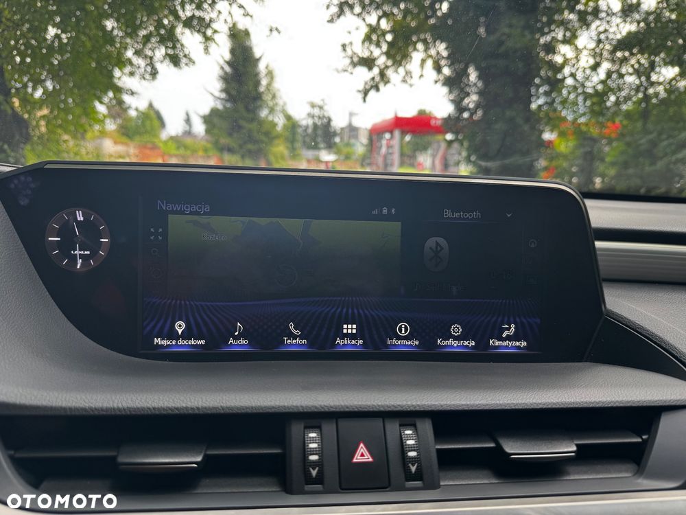 Lexus ES 300h F Sport - 25