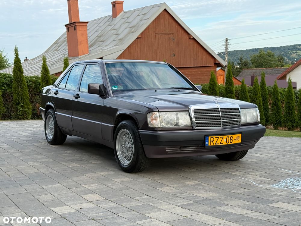 Mercedes-Benz W201 (190) - 12