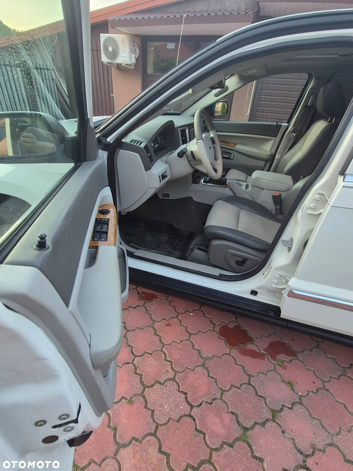 Jeep Grand Cherokee - 17