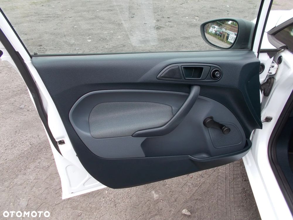 Ford Fiesta 1.25 Celebration - 23